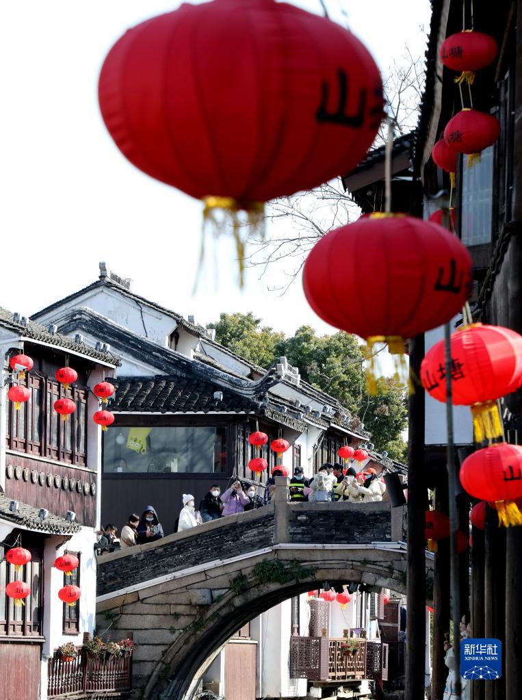 春节假期国内旅游3.08亿人次 旅游收入同比增30%